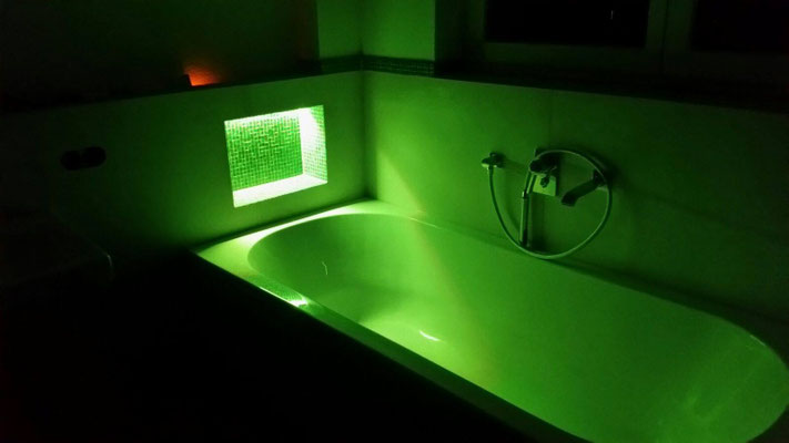Wanne mit LED-Leuchten grün