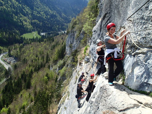 Gaelle, Cécile and Co dans la Traversée de l'Ally