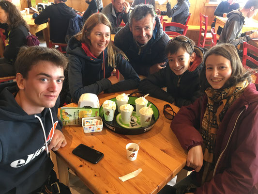 Jules, Alexandra, Christophe, Silouan et Anna au Refuge Torino