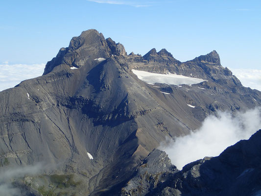Regard vers les Dents du Midi