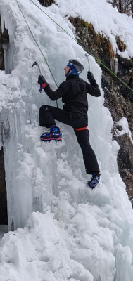 Marc en ballade, à l'aiseavec piolets et crampons