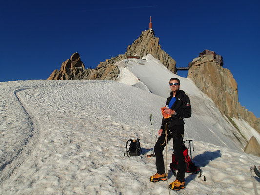 Sous le soleil matinal en bas de l'arête de l'Aig du Midi