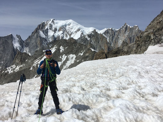 Florent vers la Pte Hellbronner, avec le Mt-Blanc 