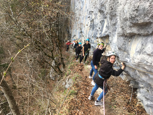 L'équipe de filles dans le premier passage, au-dessus du Piège à Ours