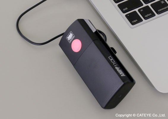 Über ein Micro USB Kabel werden die Lampen rund vier Stunden geladen