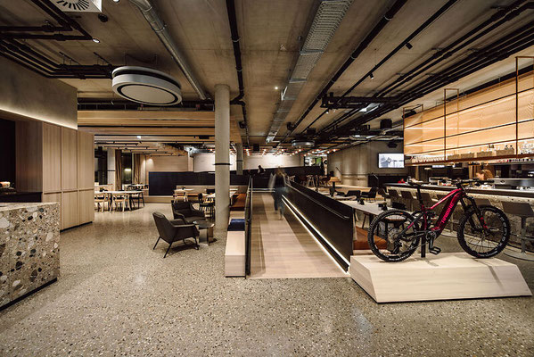 Eindrücke vom Foyer im Dips&Drops ©MBH