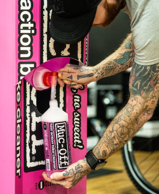 Das seit 2019 in Großbritannien getestete Nachfüllprogramm über Muc-Off-Filialen wird in 2020 auch in Deutschland eingeführt.