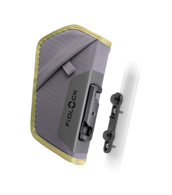  Zwei Größen der FIDLOCK TWIST ESSENTIAL BAG: 1100 ml (Abbildung) und 1400 ml / Farben: Schwarz, Grau/Blau, Grau/Grün ©Fidlock