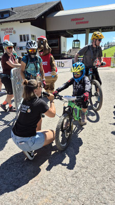 Auch die jüngsten Teilnehmenden erzählen vom Rennen. © Bergbahnen Flumserberg AG