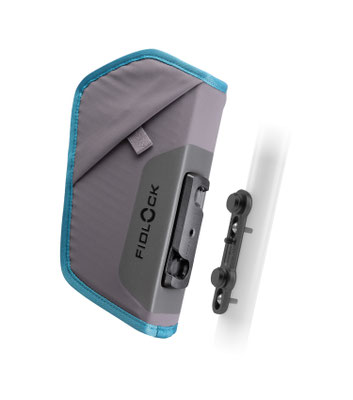  Zwei Größen der FIDLOCK TWIST ESSENTIAL BAG: 1100 ml (Abbildung) und 1400 ml / Farben: Schwarz, Grau/Blau, Grau/Grün ©Fidlock