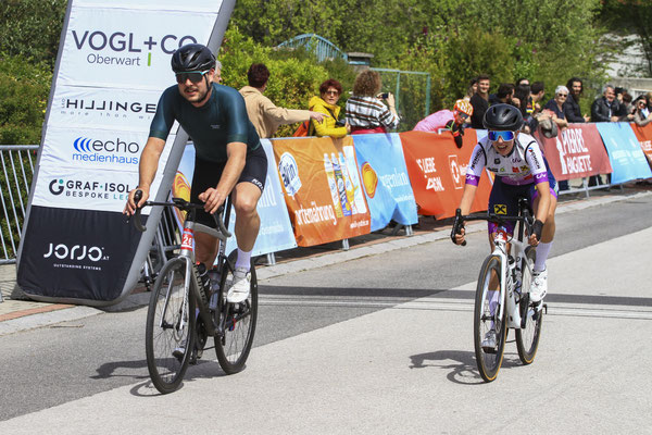 Machner, die beste Dame, kommt ins Ziel (Copyright: sportshot.de)