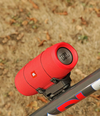 FIDLOCK UNI CONNECTOR Beispiel Lautsprecher / Foto: Fidlock