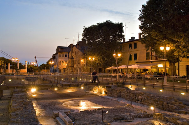 Herbst in Grado — Altstadt Piazza Marin di Sera © Archivio CGT
