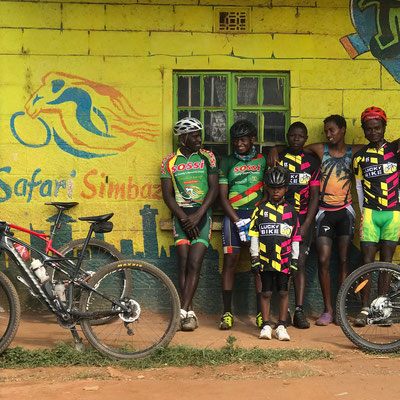 Fahrräder. Spenden. Zukunft. Lucky Bike setzt sich für die Hilfsorganisation der kenianischem Radsport Legende David Kinjah ein.