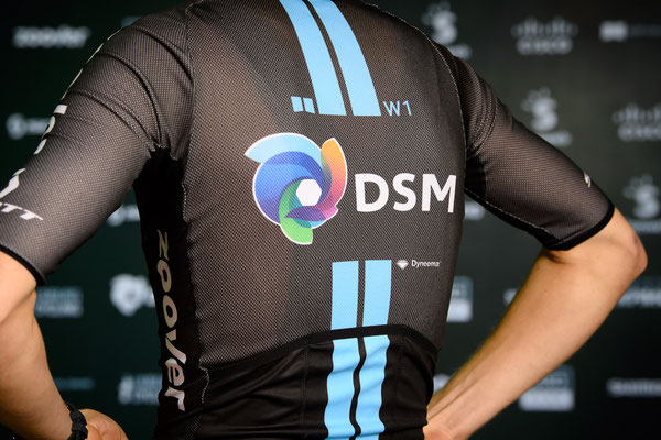 Bioracer stattet die Profisportler des Teams DSM mit maßgeschneiderter Rennbekleidung aus