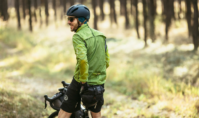 Windpack ist eine ultraleichte winddichte und wasserabweisende Jacke