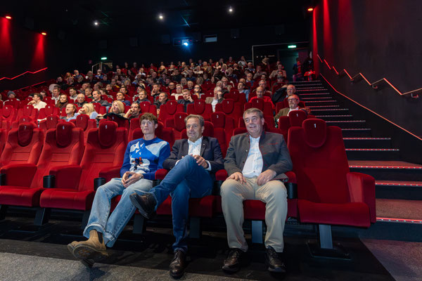Felix Gall mit Franz Theurl und Andreas Pfurner im Kinosaal ©Expa Pictures