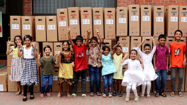 Kinder aus dem SOS-Kinderdorf Bangladesch mit ihren neuen woom bikes. Copyright: woom GmbH/SOS-Kinderdorf Bangladesch 