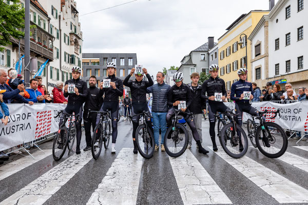 Seine Teamkollegen mit der Startnummer 171 ©Expa Pictures