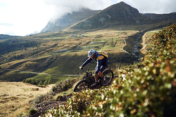 Dank des milden Klimas in Schenna/Südtirol ist Mountainbiken dort von März bis November möglich. ©Meran 2000/Manuel Ferrigato