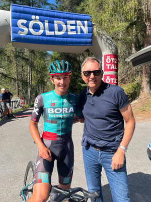 Florian Lipowitz mit Oliver Schwarz, Geschäftsführer Ötztal Tourismus Fotos/Copyright: Ötztal Tourismus