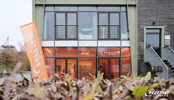 Im orangenen Raum stand das Thema Marketing im Fokus. ©Hase Bikes