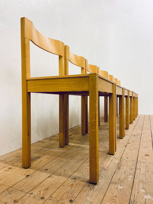 7 houten eetkamerstoelen No Sign of Design ontworpen door Richard Hutten in 1989