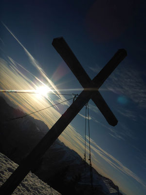 Gipfelkreuz in der Sonne