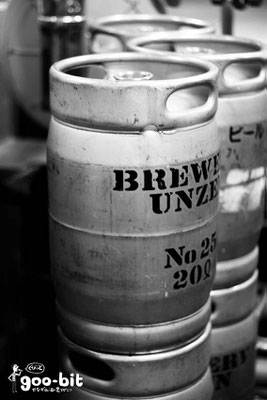 ブリマーブルーイングさんで撮ったビールのケグ（樽）。モノクロにしてみました。（川崎市）