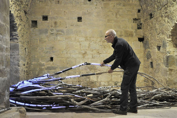 Mise en place de l'installation "Coulée sèche". Voir +: travaux_warning