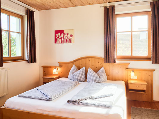 Elternschlafzimmer mit Doppelbett