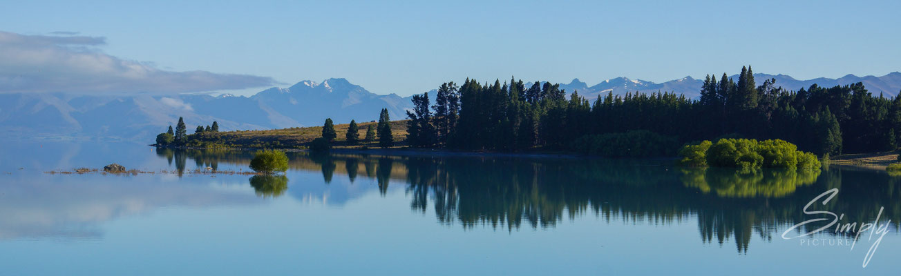 Lake Tekapo, Morgenstimmung über dem spiegelglatten See