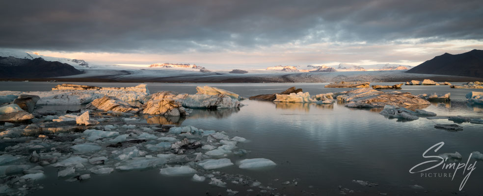 Sicht auf die Jökulsárlón Glacier Lagoon.