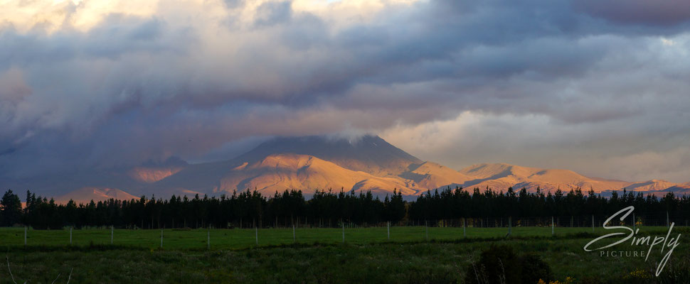 National Park Village, Sonnenuntergang an den Vulkanen des Tongariro