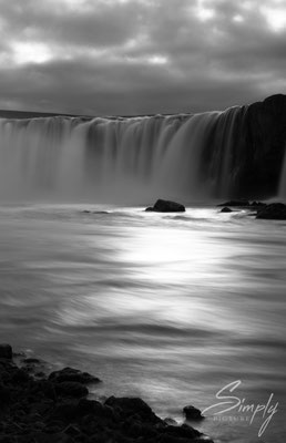 Goðafoss in schwarz-weiss.