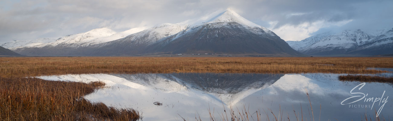 Bergspiegelung im Baulutjorn See nähe Höfn.