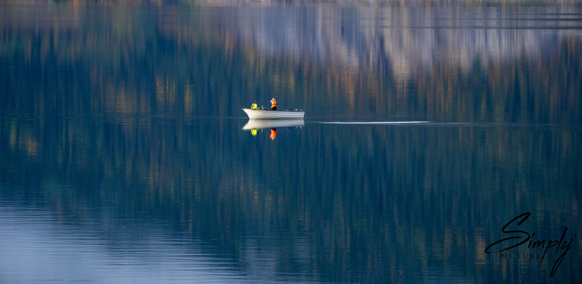 Vater und Soon beim Fischen.