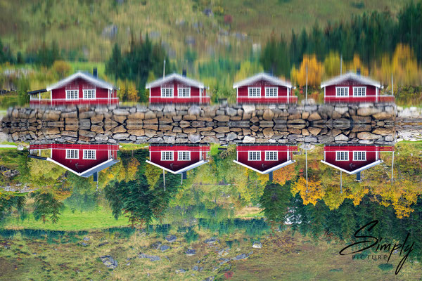 Klassische Hitter in rot und weiss, eingebettet zwischen dem See und dem nordischen Wald.