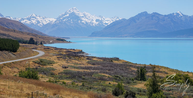 Mount Cook, Blick über den milchig-blauen See zu dem höchsten Berg Neuseelands