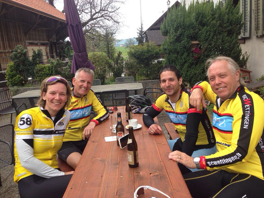 2.5.2015 Pause bei Trainingsausfahrt Richtung Zugerberg. Gastfahrerin: Nicole