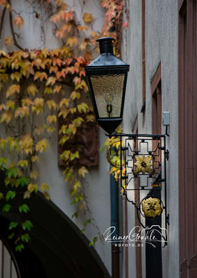 <b>Laterne</b><br>1/250 | f/6.3 | 158 mm (237 mm) | ISO 1250