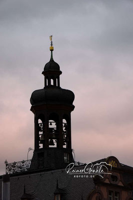 <b>Schlossturm</b><br>1/250 | f/5.6 | 150 mm (225 mm) | ISO 125