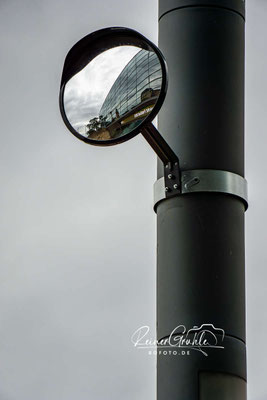 <b>Spiegel</b><br>1/320 | f/6.3 | 188 mm (282 mm) | ISO 320
