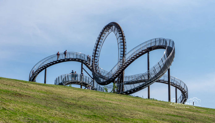 <b>Tiger and Turtle</b><br>Achterbahn-Skulptur Duisburg (Foto: Reiner Gruhle)<br>1/100 | f/18 | 50 mm (75 mm) | ISO 100