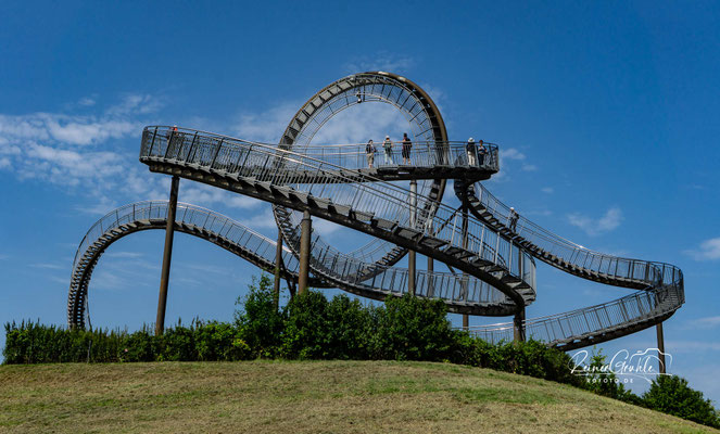 <b>Tiger and Turtle</b><br>Achterbahn-Skulptur Duisburg (Foto: Reiner Gruhle)<br>1/125 | f/14 | 25 mm (37 mm) | ISO 100