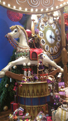 そうねっ☆…師走かぁ…  あの馬に ポチっと 「いいね♪」 (2013.12.5) (c) Yukie Arai