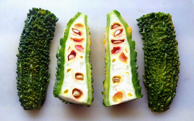 ～  実家のゴーヤ  ～　断面に  心おどる～☆  　(2023.7.26) (c) Yukie Arai