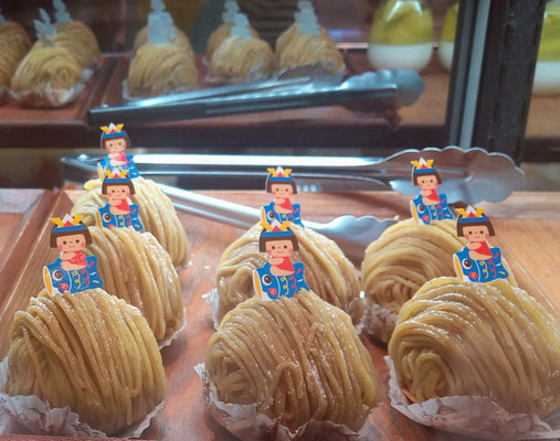 ～  こどもの日  ～　おいっ子とスイーツ食べて  ゲームのご指導を受ける♪  　(2022.5.5) (c) Yukie Arai