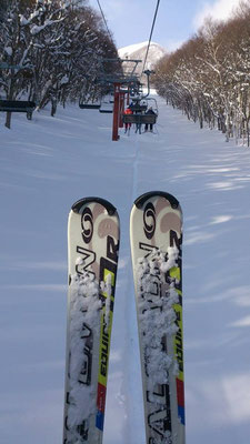 ～ ふるさと ski♪ ～  新年の 突きさす寒さも 山へ登ると清々しい☆…  今年は いつもより攻めの滑りで ころげながら 笑いながら Let's go！～ (2015.1.3) (c) Yukie Arai