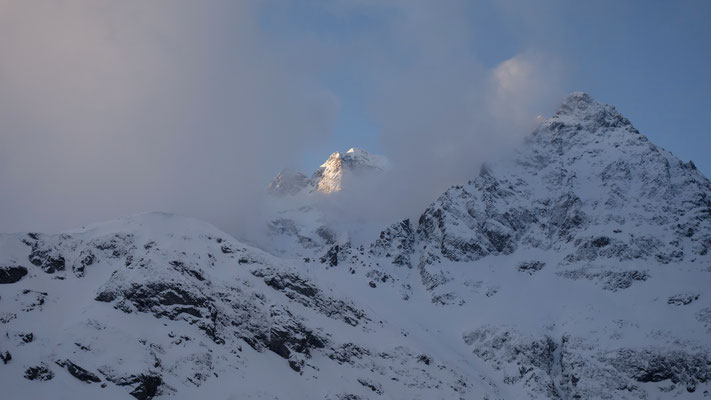 Remontée au refuge le 26 mars...après quelques jours de mauvais temps...un petit air de vallées reculées d'Himalaya !